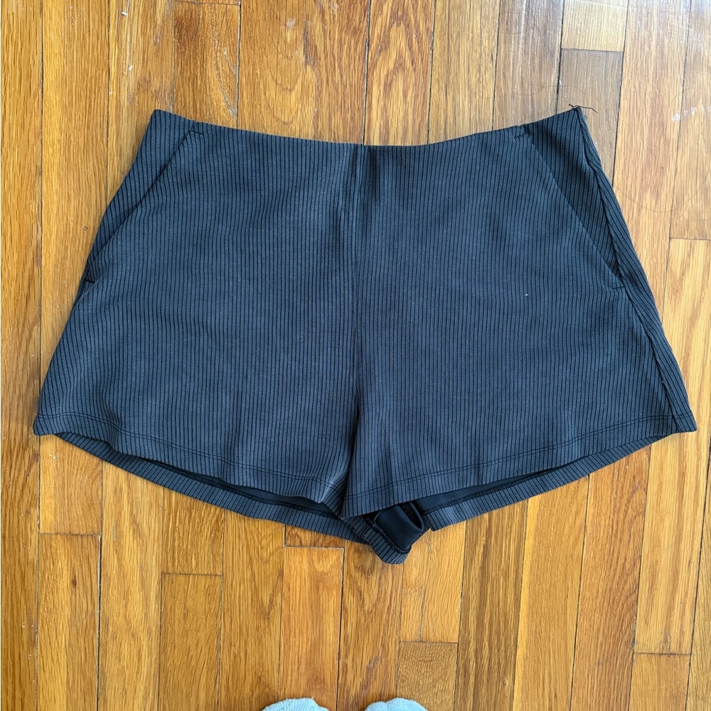 Lululemon Women's Black Ribbed Shorts